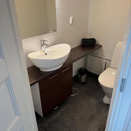 Hile - 8 Hengen Moekki, Rauhallinen Sijainti Himoksen Ytimessae